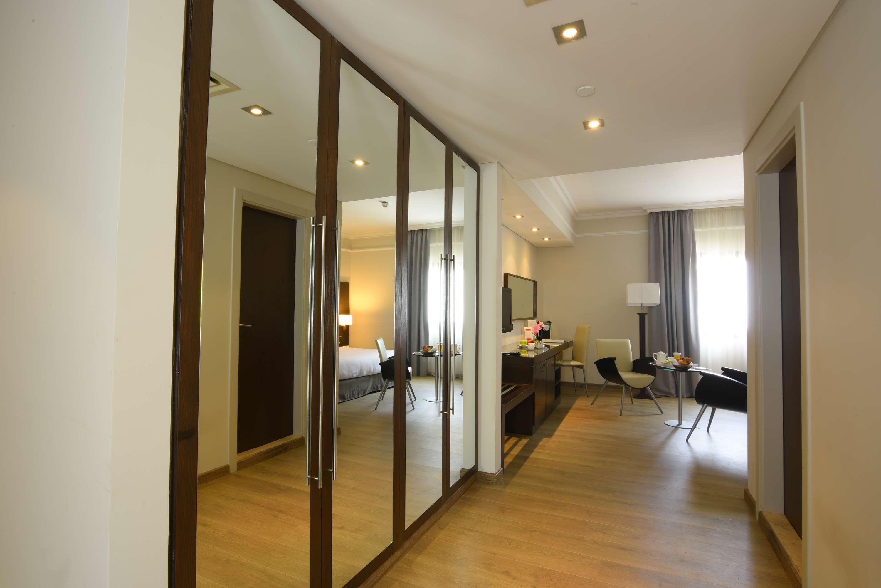 Ramada By Wyndham Downtown Beirut Hotel Ngoại thất bức ảnh