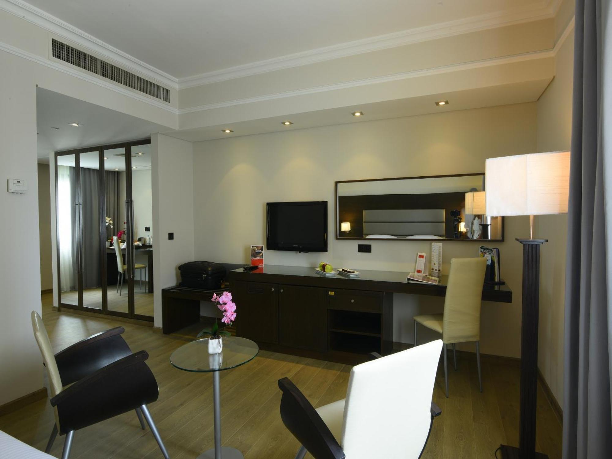 Ramada By Wyndham Downtown Beirut Hotel Ngoại thất bức ảnh