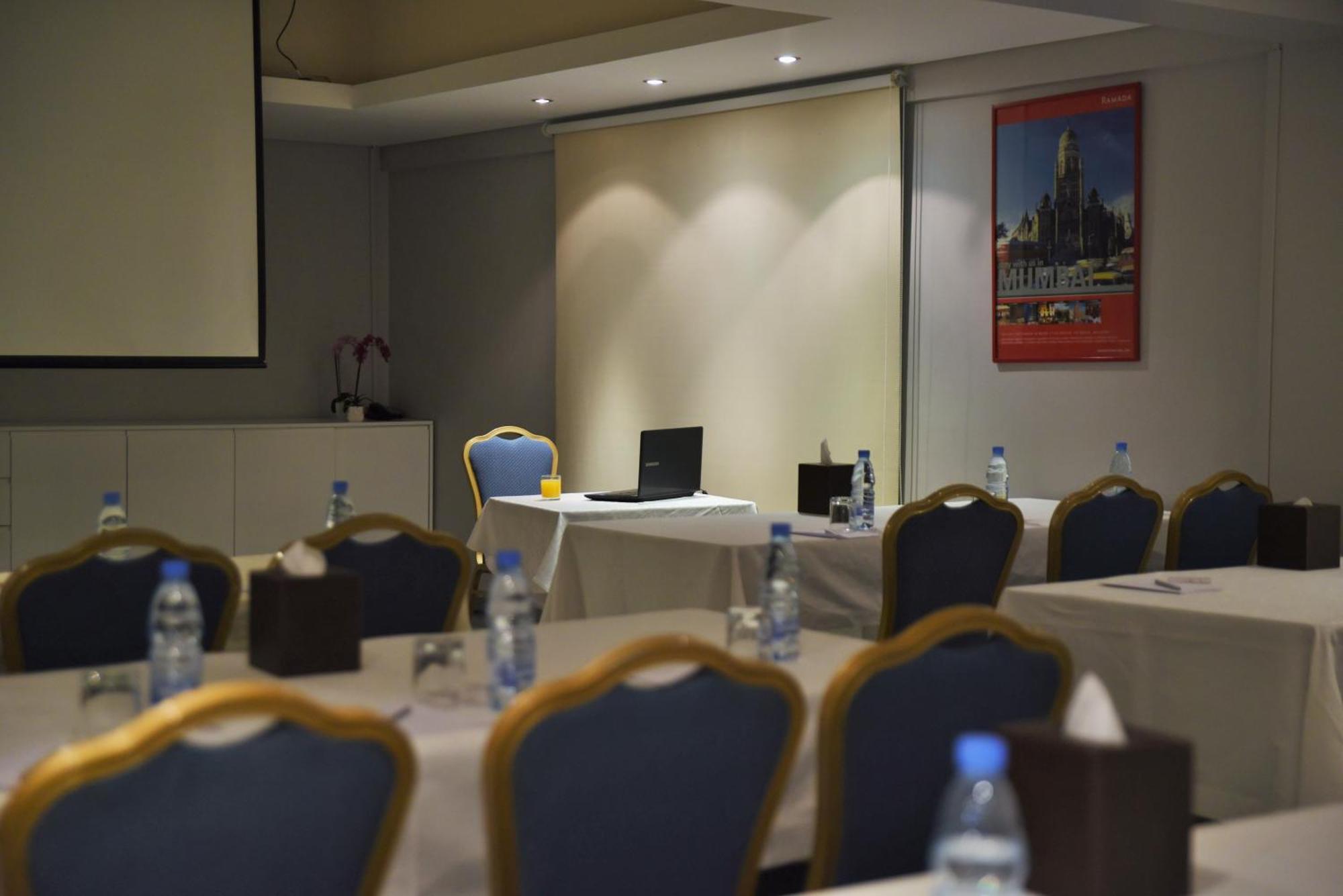 Ramada By Wyndham Downtown Beirut Hotel Ngoại thất bức ảnh